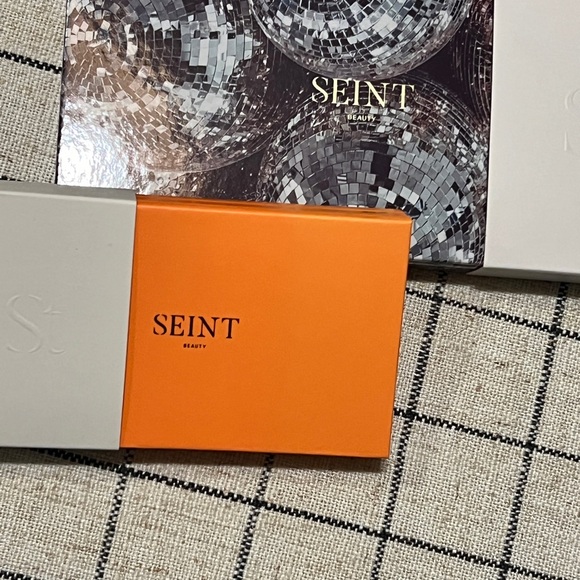 Lot of 2 Seint Palettes; Mirrorball 18 and Valencia 8; NEW - Picture 3 of 7